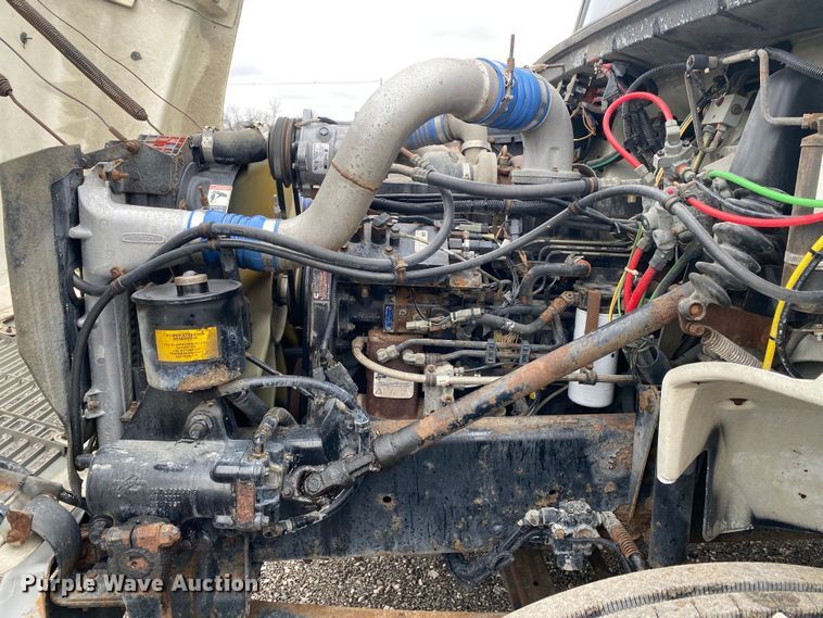 image for item JW9163 1999 Freightliner FL70  box truck