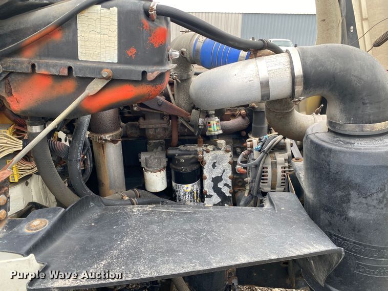 image for item JW9163 1999 Freightliner FL70  box truck