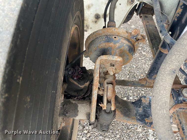 image for item JW9163 1999 Freightliner FL70  box truck