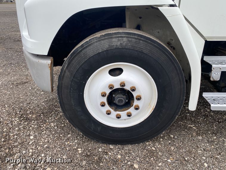 image for item JW9163 1999 Freightliner FL70  box truck