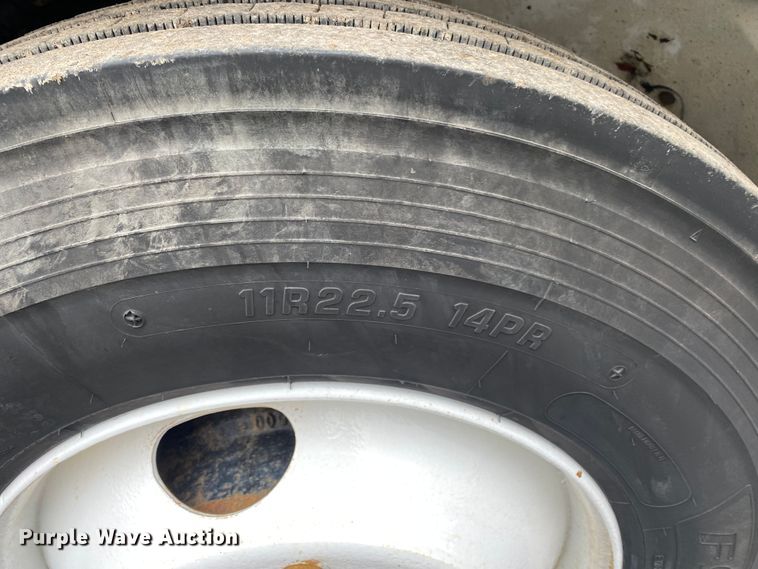 image for item JW9163 1999 Freightliner FL70  box truck