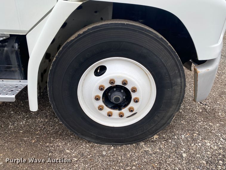 image for item JW9163 1999 Freightliner FL70  box truck