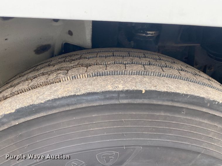 image for item JW9163 1999 Freightliner FL70  box truck