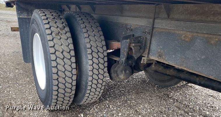 image for item JW9163 1999 Freightliner FL70  box truck