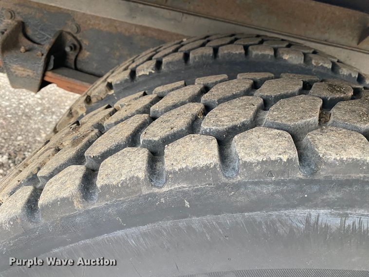 image for item JW9163 1999 Freightliner FL70  box truck