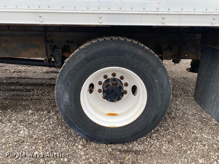 image for item JW9163 1999 Freightliner FL70  box truck