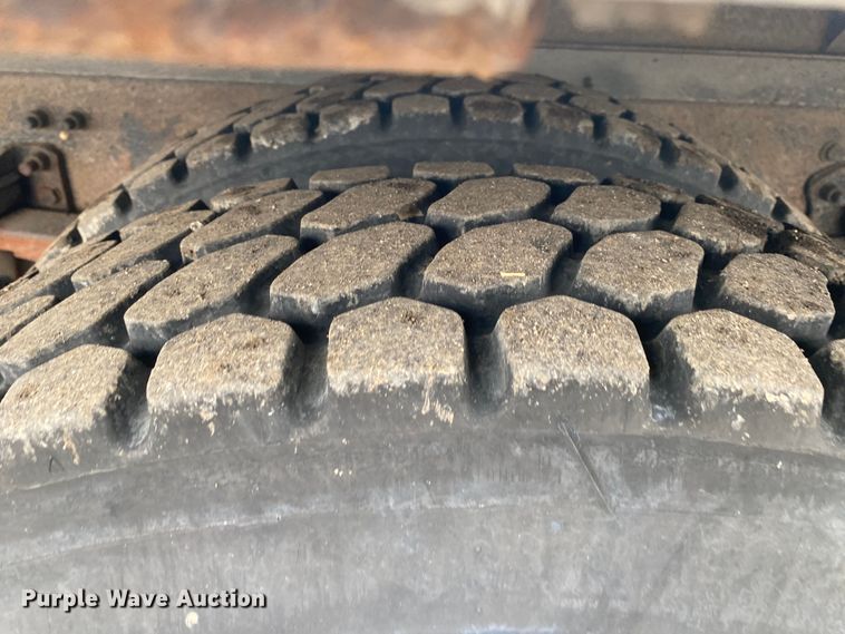 image for item JW9163 1999 Freightliner FL70  box truck