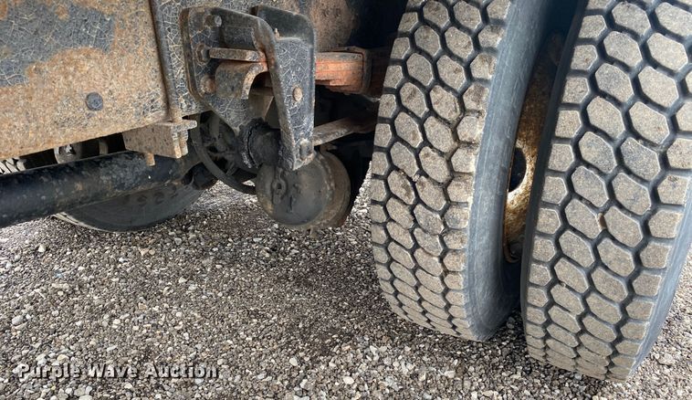 image for item JW9163 1999 Freightliner FL70  box truck