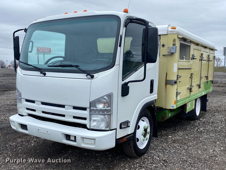 image for item JW9164 2015 Isuzu NPR  refrigerated delivery truck