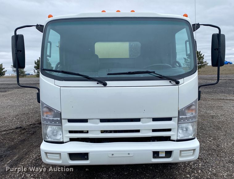 image for item JW9164 2015 Isuzu NPR  refrigerated delivery truck