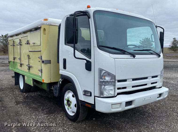 image for item JW9164 2015 Isuzu NPR  refrigerated delivery truck