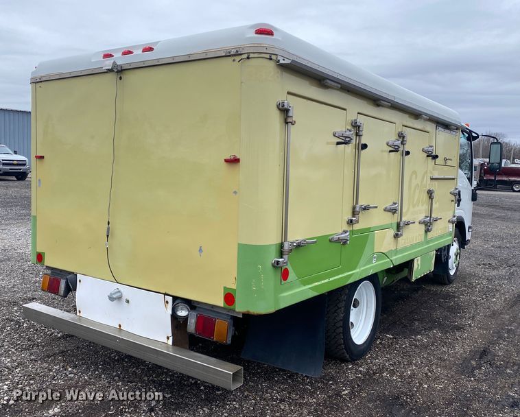 image for item JW9164 2015 Isuzu NPR  refrigerated delivery truck