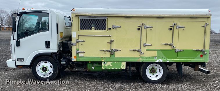 image for item JW9164 2015 Isuzu NPR  refrigerated delivery truck