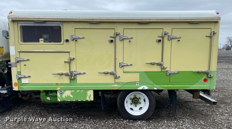 image for item JW9164 2015 Isuzu NPR  refrigerated delivery truck