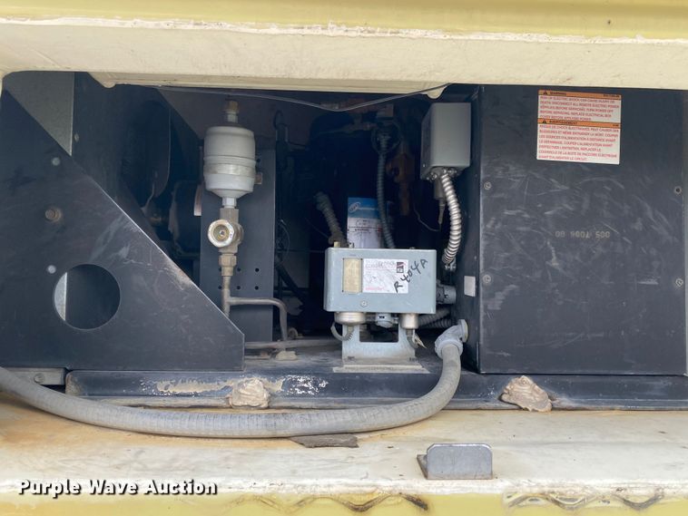 image for item JW9164 2015 Isuzu NPR  refrigerated delivery truck