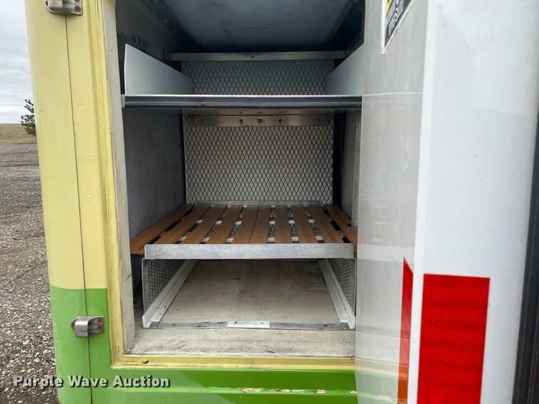 image for item JW9164 2015 Isuzu NPR  refrigerated delivery truck