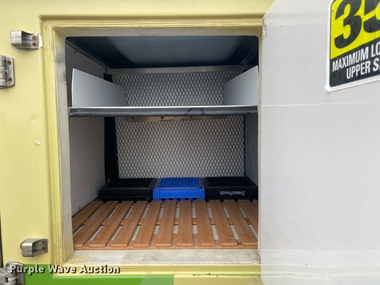 image for item JW9164 2015 Isuzu NPR  refrigerated delivery truck