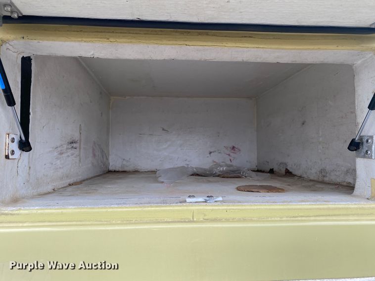 image for item JW9164 2015 Isuzu NPR  refrigerated delivery truck