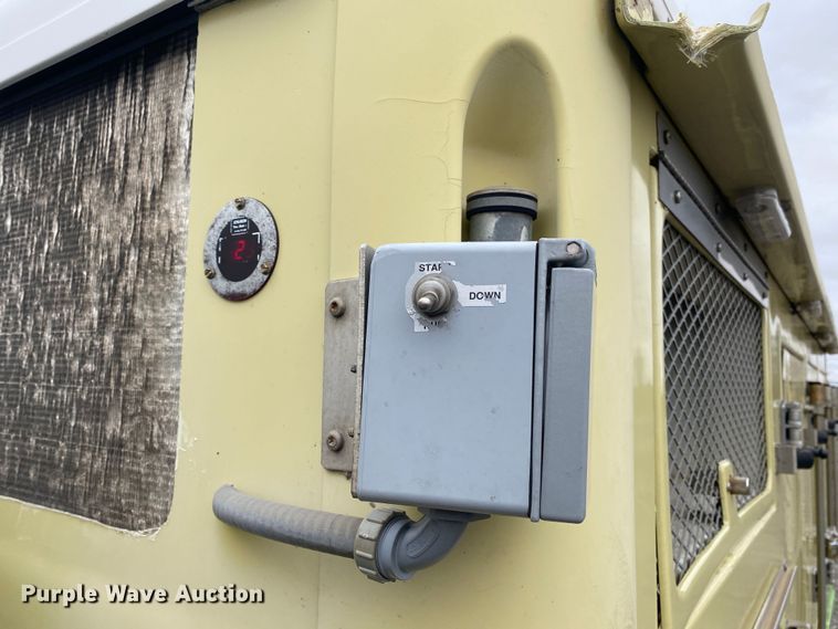 image for item JW9164 2015 Isuzu NPR  refrigerated delivery truck