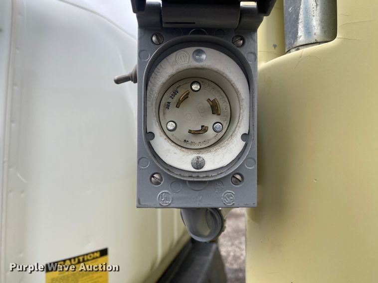 image for item JW9164 2015 Isuzu NPR  refrigerated delivery truck