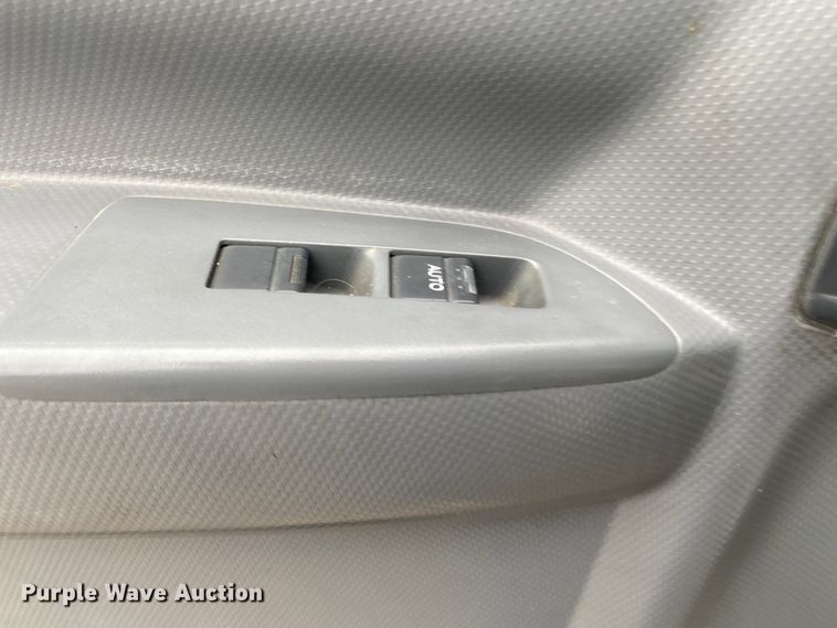 image for item JW9164 2015 Isuzu NPR  refrigerated delivery truck