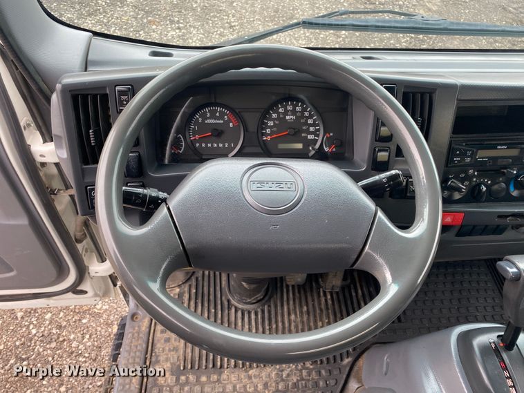 image for item JW9164 2015 Isuzu NPR  refrigerated delivery truck