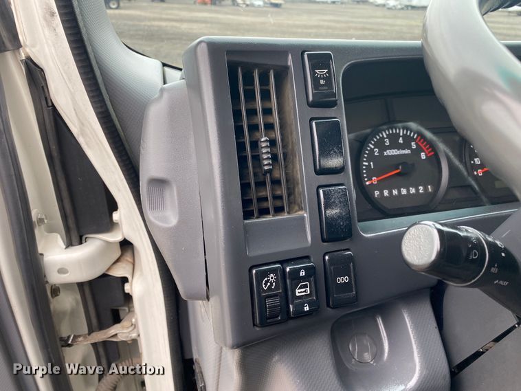 image for item JW9164 2015 Isuzu NPR  refrigerated delivery truck