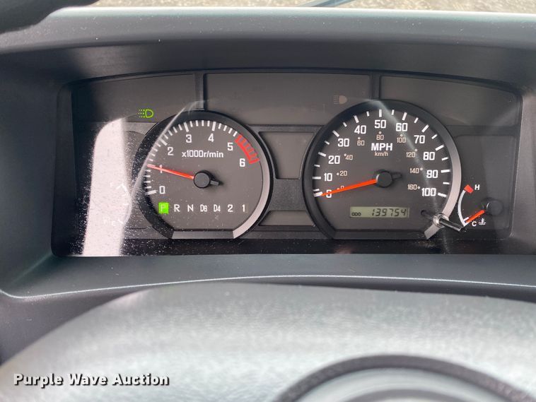 image for item JW9164 2015 Isuzu NPR  refrigerated delivery truck