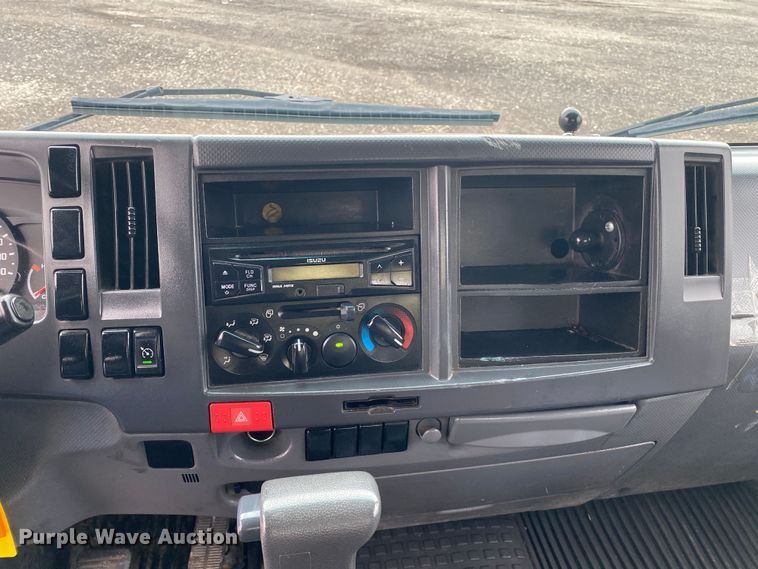 image for item JW9164 2015 Isuzu NPR  refrigerated delivery truck