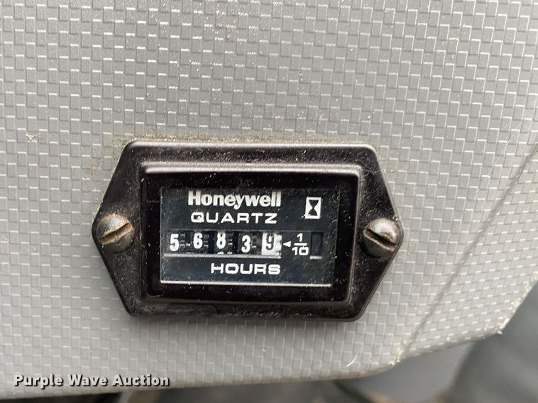 image for item JW9164 2015 Isuzu NPR  refrigerated delivery truck