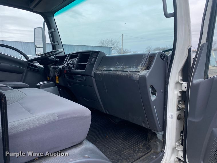 image for item JW9164 2015 Isuzu NPR  refrigerated delivery truck