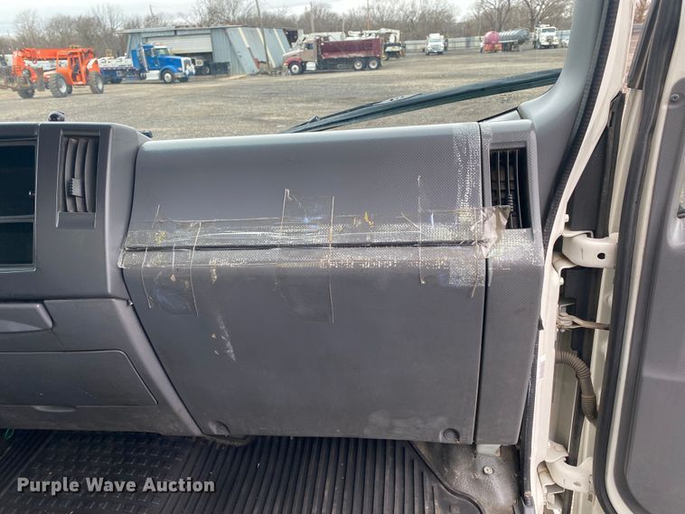 image for item JW9164 2015 Isuzu NPR  refrigerated delivery truck