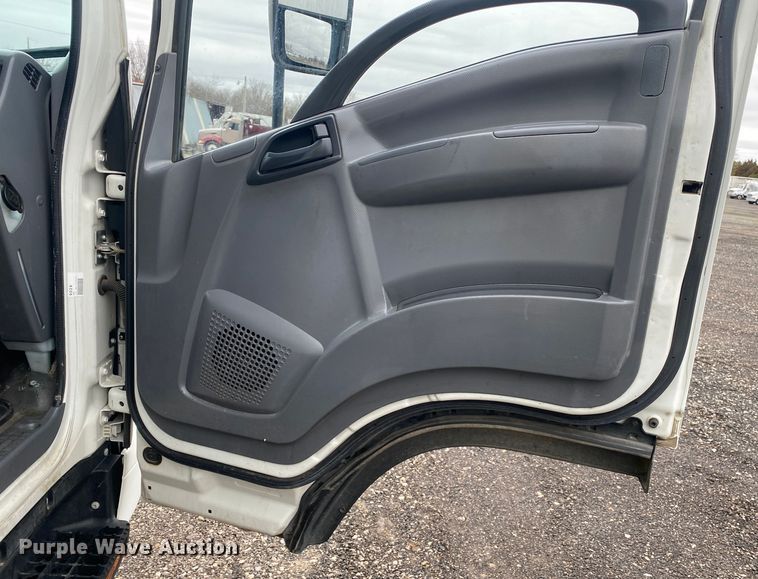 image for item JW9164 2015 Isuzu NPR  refrigerated delivery truck