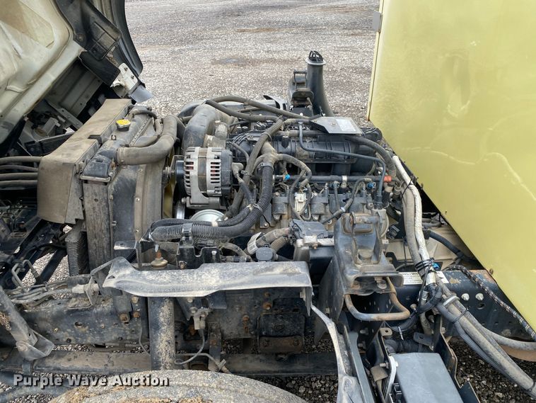 image for item JW9164 2015 Isuzu NPR  refrigerated delivery truck