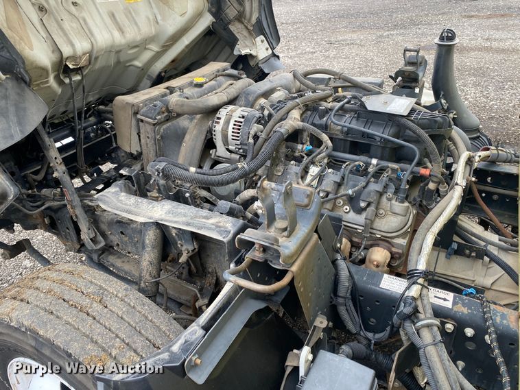 image for item JW9164 2015 Isuzu NPR  refrigerated delivery truck