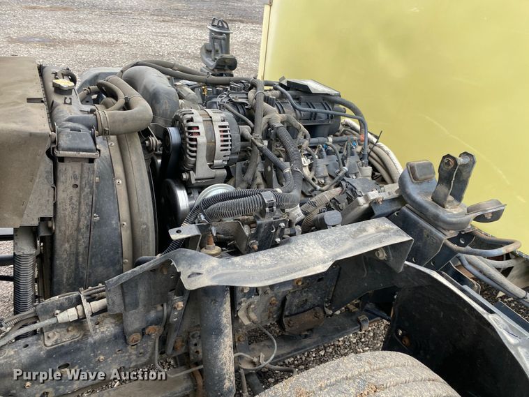 image for item JW9164 2015 Isuzu NPR  refrigerated delivery truck