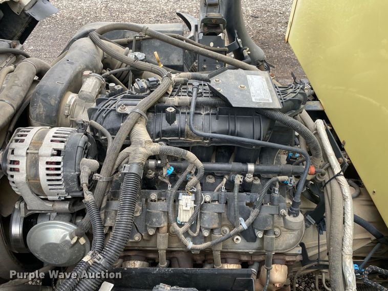 image for item JW9164 2015 Isuzu NPR  refrigerated delivery truck