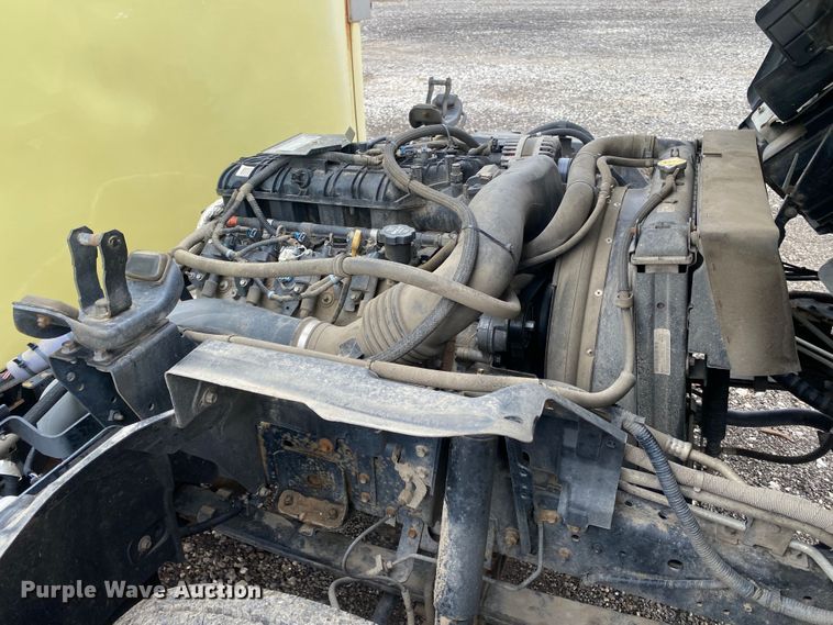 image for item JW9164 2015 Isuzu NPR  refrigerated delivery truck