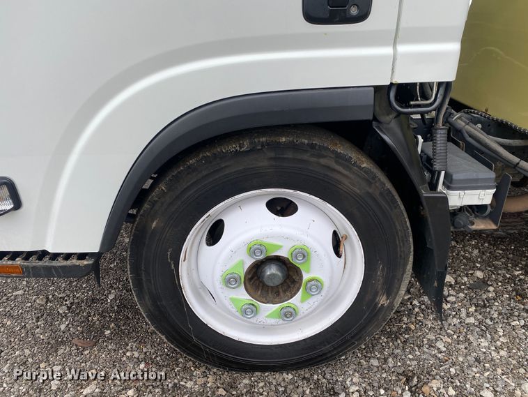 image for item JW9164 2015 Isuzu NPR  refrigerated delivery truck