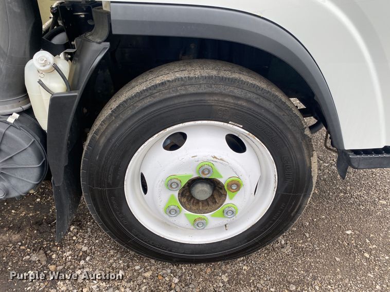 image for item JW9164 2015 Isuzu NPR  refrigerated delivery truck