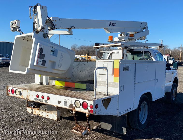 image for item JW9182 2000 Ford F450 Super Duty  bucket truck