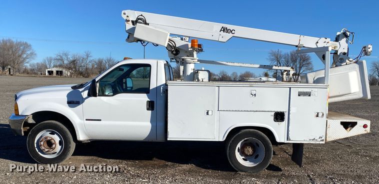 image for item JW9182 2000 Ford F450 Super Duty  bucket truck