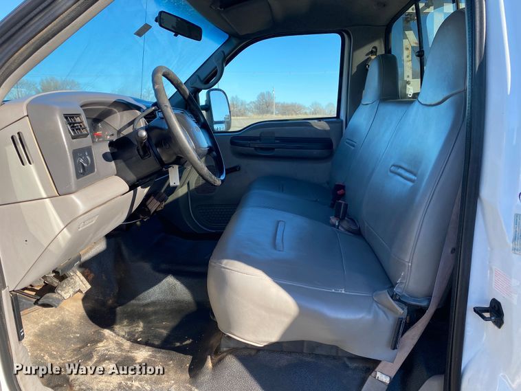 image for item JW9182 2000 Ford F450 Super Duty  bucket truck