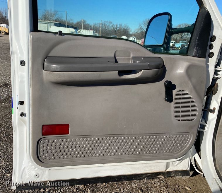 image for item JW9182 2000 Ford F450 Super Duty  bucket truck