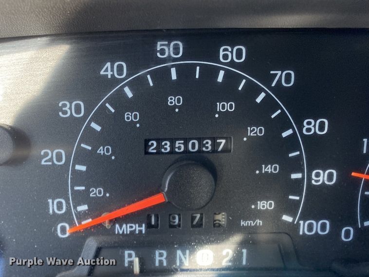 image for item JW9182 2000 Ford F450 Super Duty  bucket truck