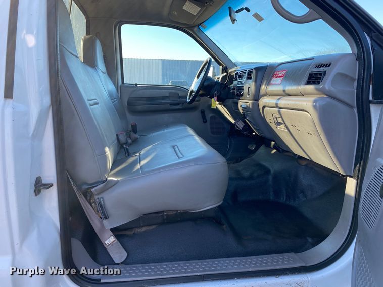 image for item JW9182 2000 Ford F450 Super Duty  bucket truck