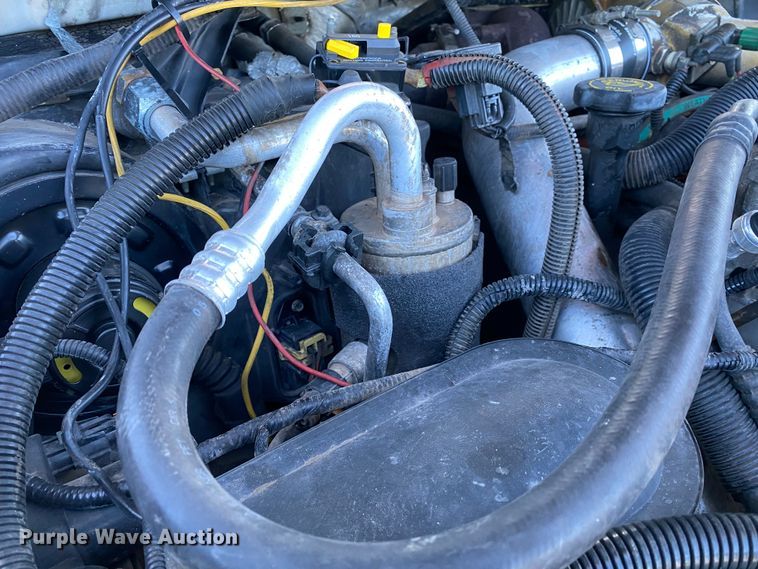 image for item JW9182 2000 Ford F450 Super Duty  bucket truck