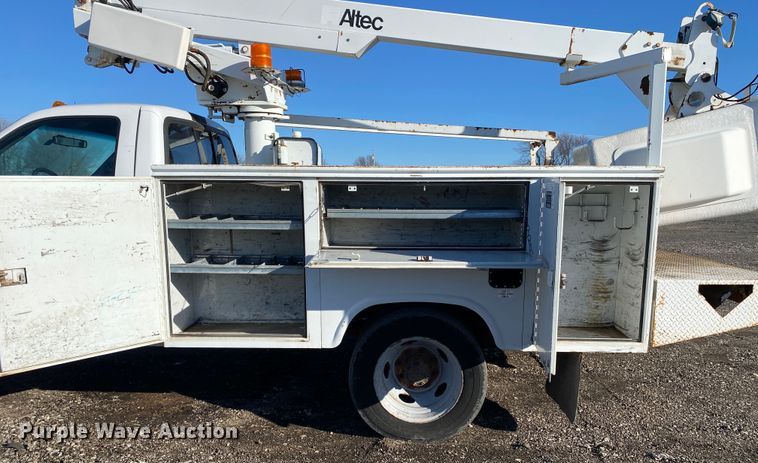 image for item JW9182 2000 Ford F450 Super Duty  bucket truck