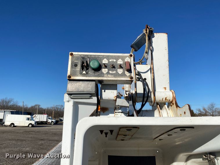 image for item JW9182 2000 Ford F450 Super Duty  bucket truck