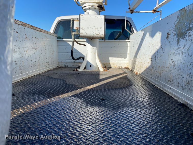 image for item JW9182 2000 Ford F450 Super Duty  bucket truck